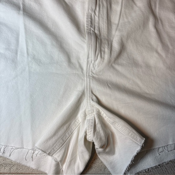 Old Navy Women 28 White High Rise Slouchy Straight Fray Raw Hem Denim Shorts - Picture 6 of 16